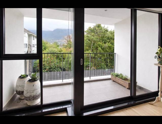 2 BEDROOM APARTMENT FOR SALE IN RONDEBOSCH